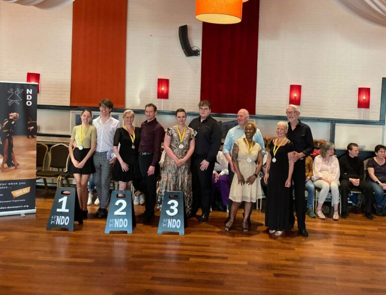 Gloednieuw wedstrijdteam goed van start bij de NDO 1 Wedstrijdteam Dansschool Dance Fit Goed van start bij de NDO