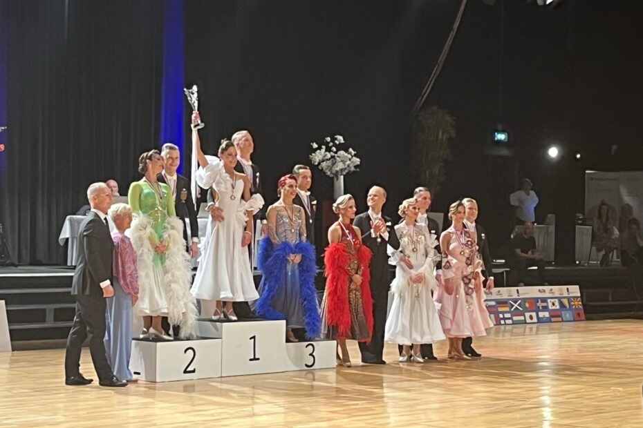 Joost Findhammer en Sina Sawall Nederlands Kampioen Ballroom NADB Hoofdklasse 2023 - Dansschool Dance Fit Leiden